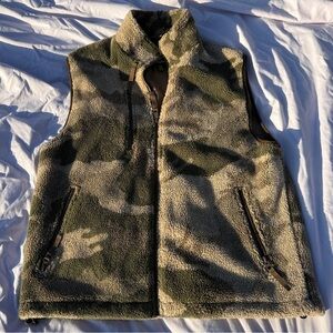 Cabela’s Camo Fleece Vest 🐻 | Size M